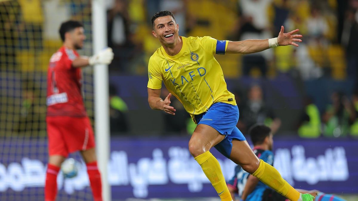 طائرا وساقطا.. رونالدو يمزق شباك الوحدة (فيديو)