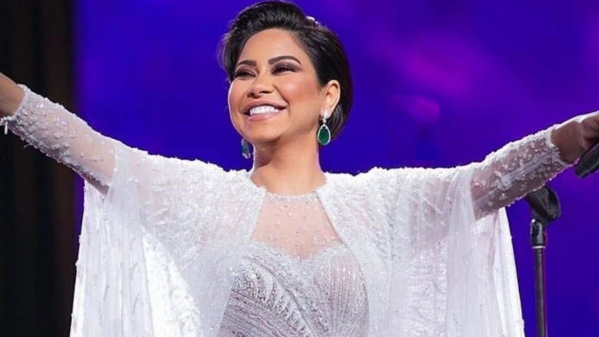 انهيار شيرين عبد الوهاب على المسرح بحفلها في الكويت‎ (فيديو)