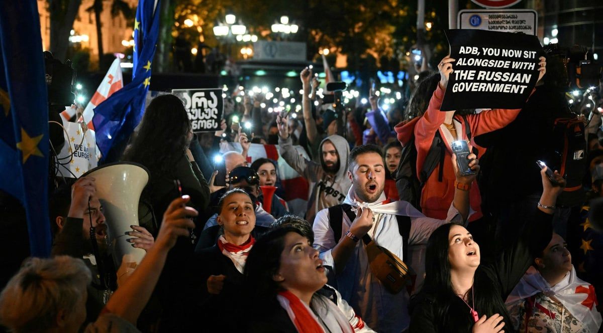 الآلاف يتظاهرون في جورجيا ضد قانون "التأثير الأجنبي"