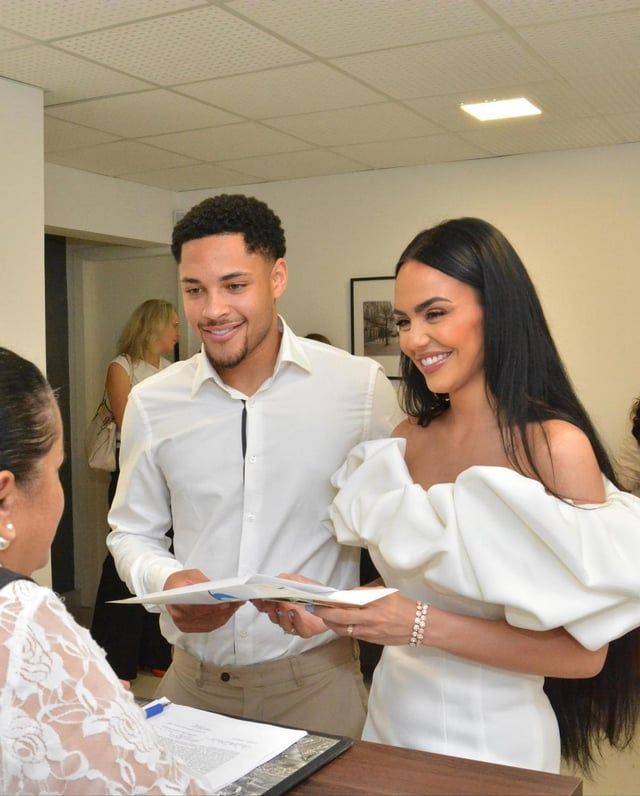 تصرف غريب من زوجة مهاجم برشلونة بعد الخسارة أمام جيرونا (صور)