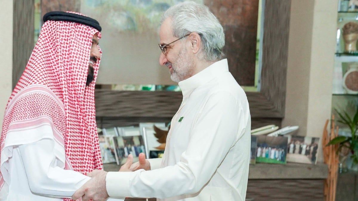 رد فوري من أنمار الحائلي على تلقيه أموالا من الوليد بن طلال (فيديو)