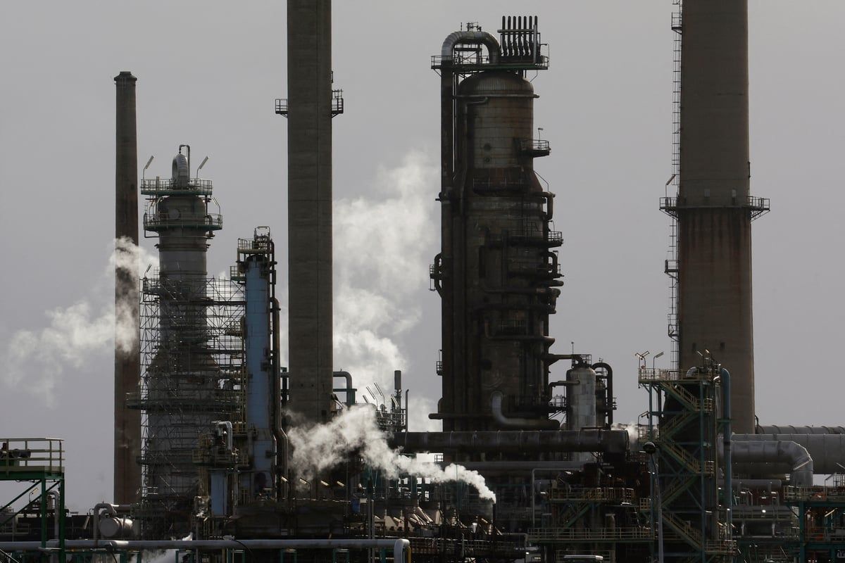 "الطاقة" و"القوى العاملة" عائقان يهددان الطموحات الاقتصادية في فرنسا