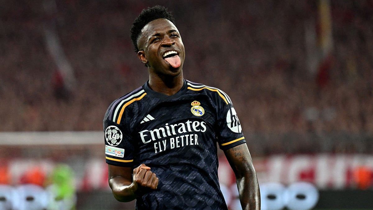 فينيسيوس يسخر من مجاملة الحكم للامين يامال