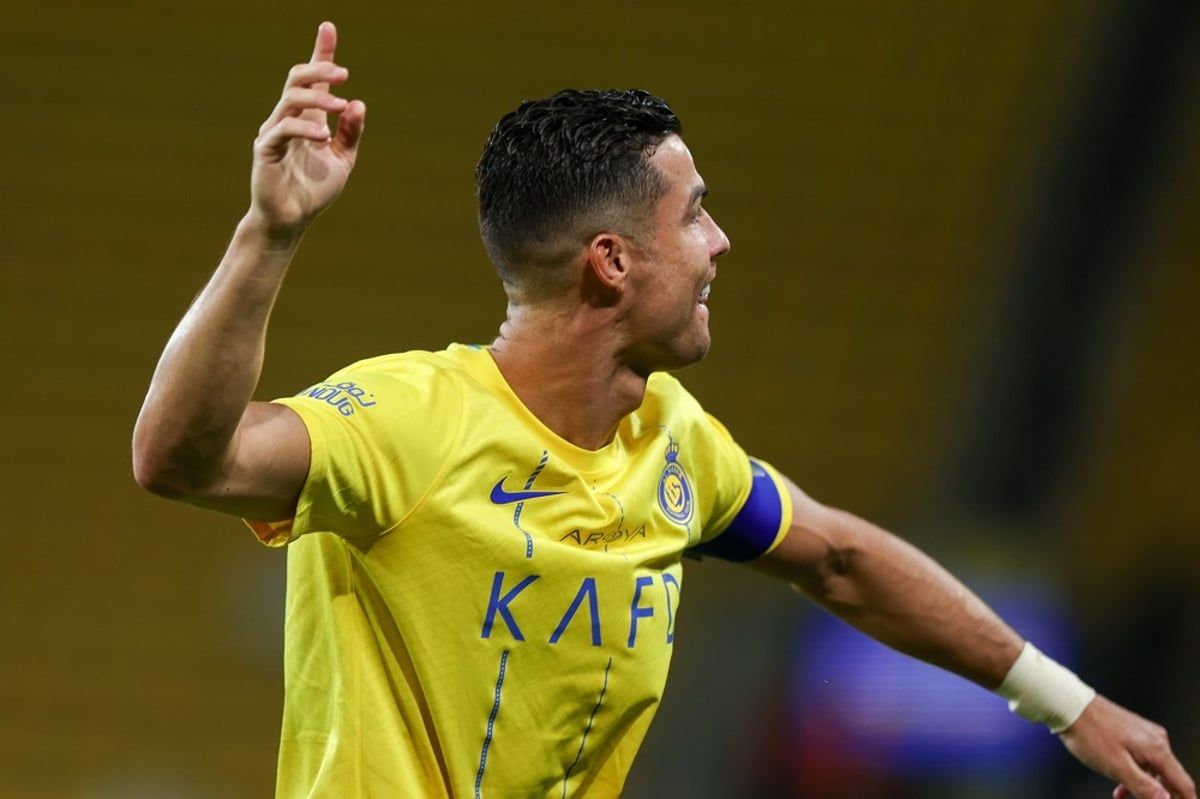 تصرف صادم من رونالدو تجاه لاعب الوحدة (فيديو)