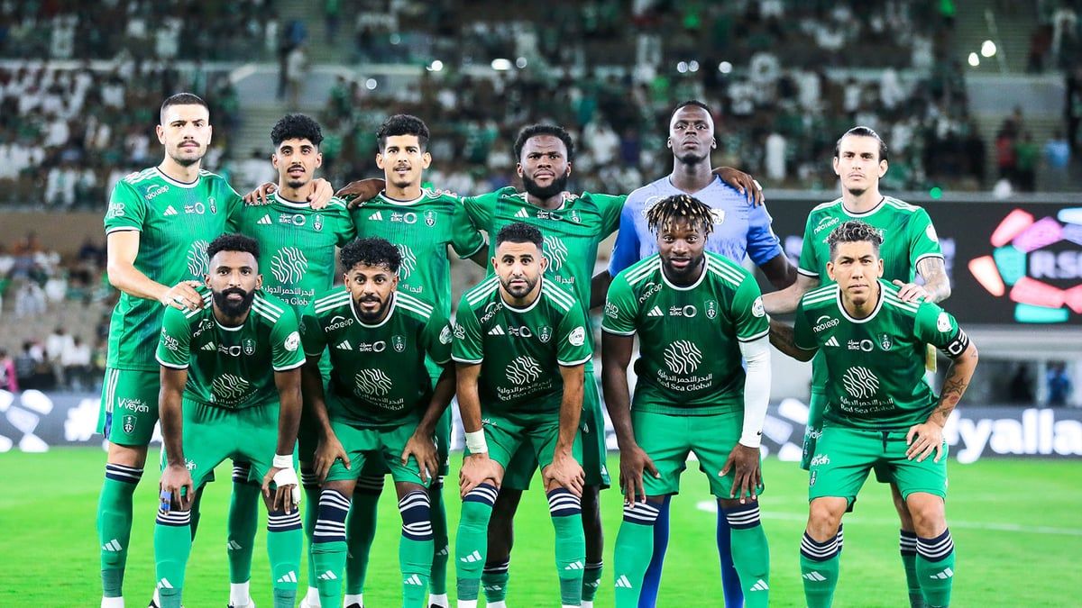 كشف هوية "المعجب" الذي فجر أزمة بين لاعب الأهلي السعودي وياسيله (صورة)