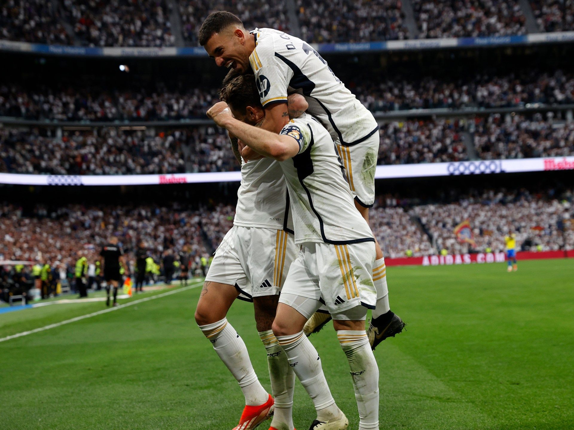 بسقوط برشلونة ضد جيرونا.. ريال مدريد يتوج بطلا للمرة 36 في تاريخه - موقع الخليج الان