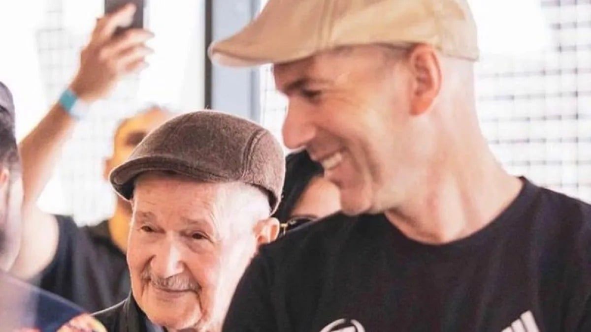 والد زين الدين زيدان يلتقي حفيده في الجزائر (فيديو)