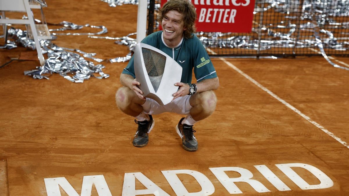 روبليف يعود للمستشفى بعد التتويج بلقب مدريد للتنس