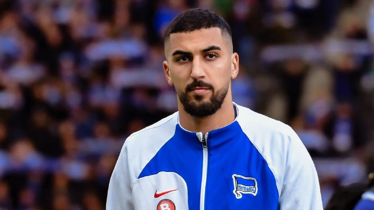 وجهه يبدو متأثرًا.. أول ظهور للمغربي برقوق بعد الاعتداء عليه (صورة)