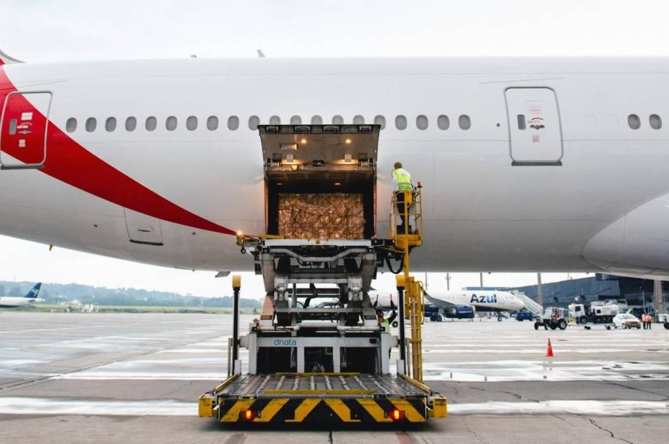 منطقة الشرق الأوسط تقود الطلب العالمي على الشحن الجوي في مارس