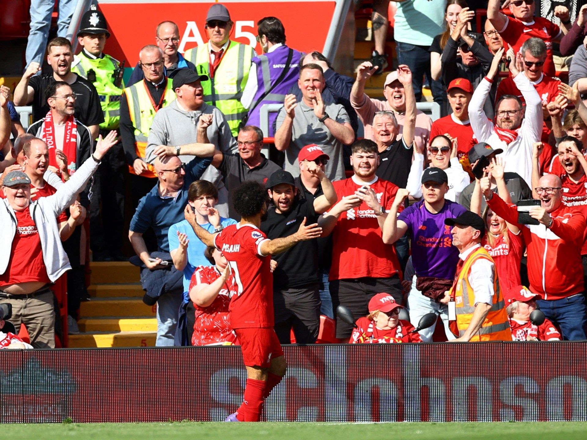 صلاح يعيد ليفربول إلى سكة الانتصارات وتشلسي يسحق وست هام بخماسية - موقع الخليج الان