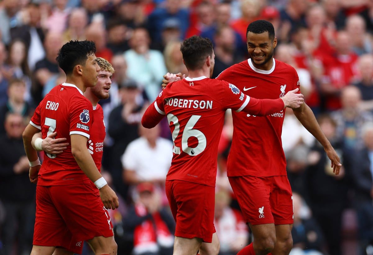 تصرف صادم من مهاجم ليفربول تجاه داعميه (صورة)