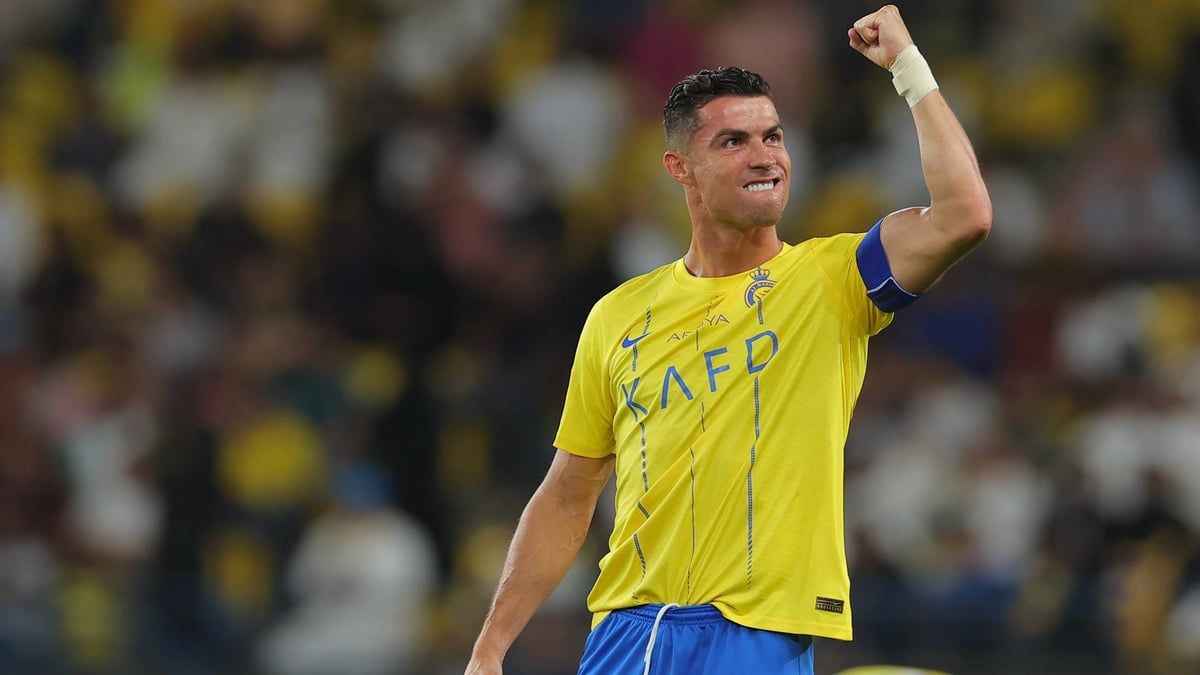 كريستيانو رونالدو يرفض الحصول على كرة "الهاتريك" (فيديو)