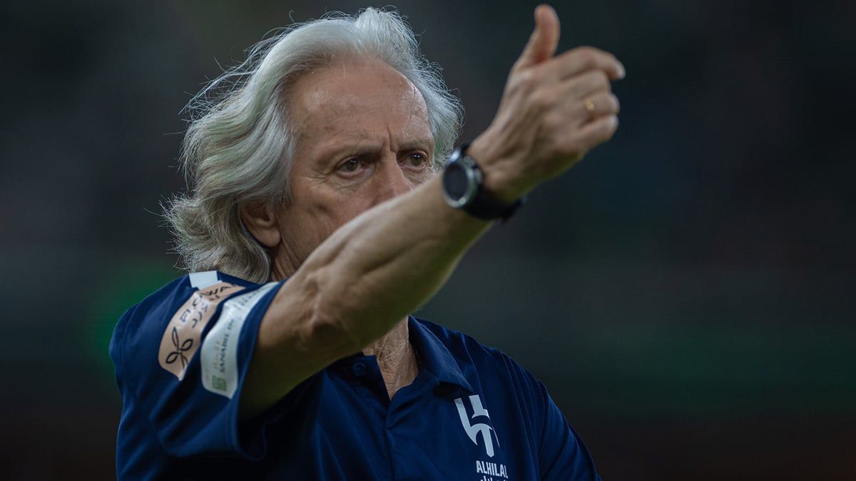 منعوه من الاشتباك.. غضب عارم من جيسوس أمام الأهلي السعودي (فيديو)