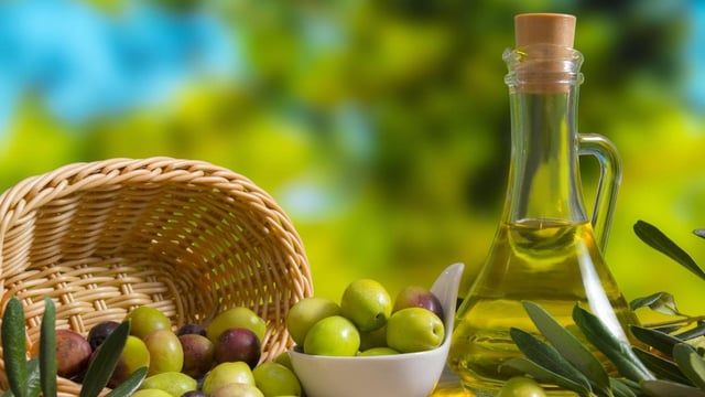 ملعقة يومية من زيت الزيتون تقيك خطر الإصابة بالخرف