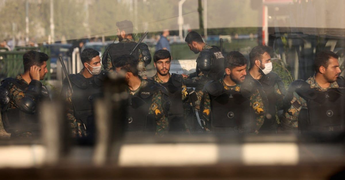 إيران.. قمع محتجين على اختلاس شركة لأموالهم (فيديو)