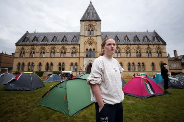 في أعرق جامعتين.. طلاب بريطانيون يقيمون مخيمات احتجاج دعماً لغزة (صور)