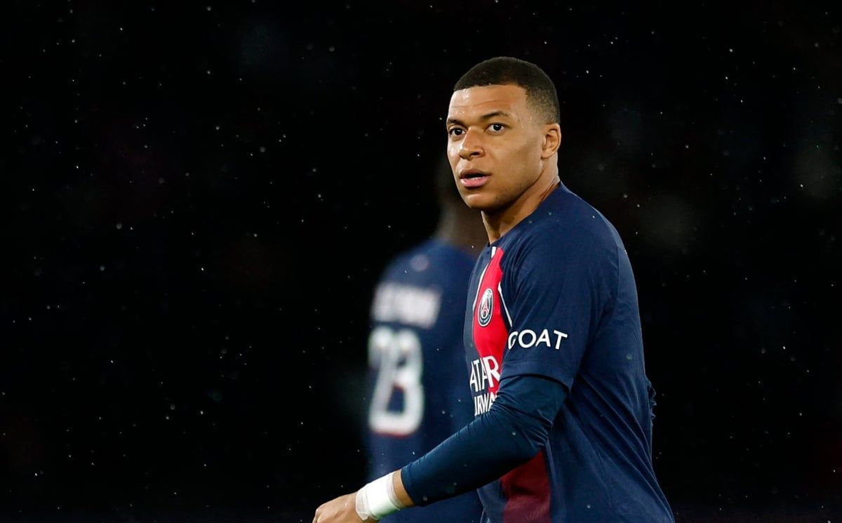 الأفضل في تاريخ سان جيرمان.. أسطورة منتخب فرنسا يرد على استهداف مبابي