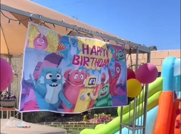 لم يأت أحد للاحتفال معها.. عيد ميلاد يكسر قلب طفلة