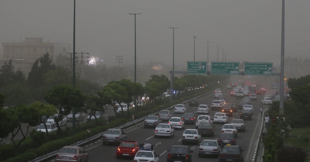 إيران.. عاصفة رملية شديدة تتسبب بأضرار وانهيارات (فيديو)