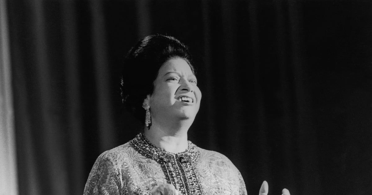 "أساطير شخصية".. كيف صنع "الزي الرجالي" أسطورة أم كلثوم؟