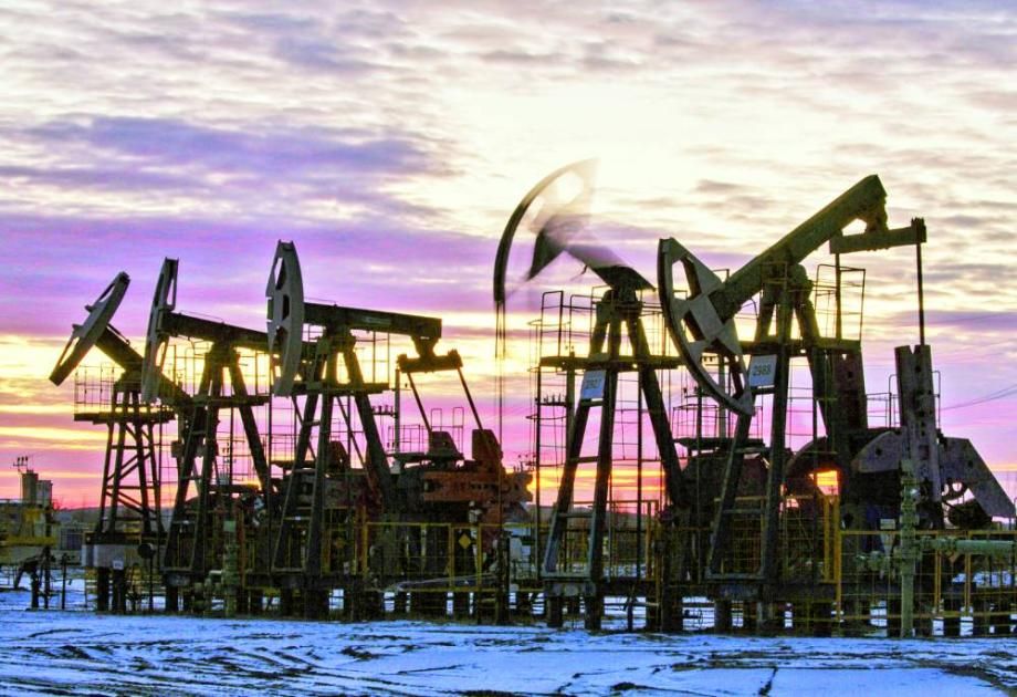 النفط يرتفع مع تقلص مخزونات الخام الأمريكية وزيادة واردات الصين