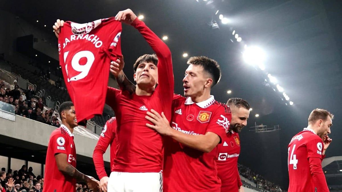 لم يهتم بغضب جماهيره.. نجم مانشستر يونايتد يغازل ريال مدريد (صورة)