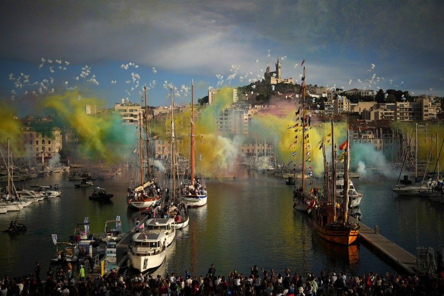 قوات النخبة الخاصة تحمي الشعلة الأولمبية لدى وصولها إلى فرنسا لحضور أولمبياد باريس 2024 – صور - موقع الخليج الان