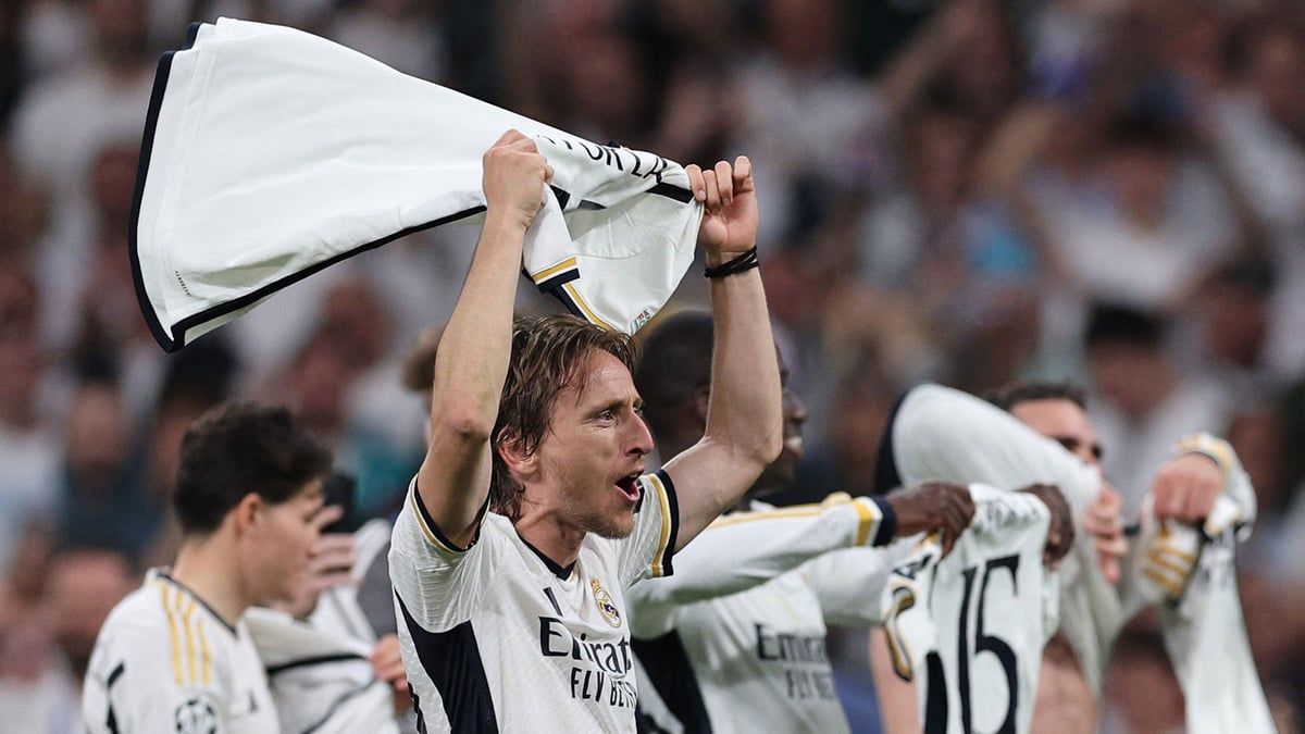 سر القميص الخاص الذي احتفل به لاعبو ريال مدريد بالتأهل لنهائي دوري أبطال أوروبا