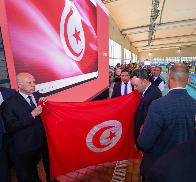 الرئيس التونسي قيس سعيد يخطف الأضواء بظهوره باكيا (صور)‎