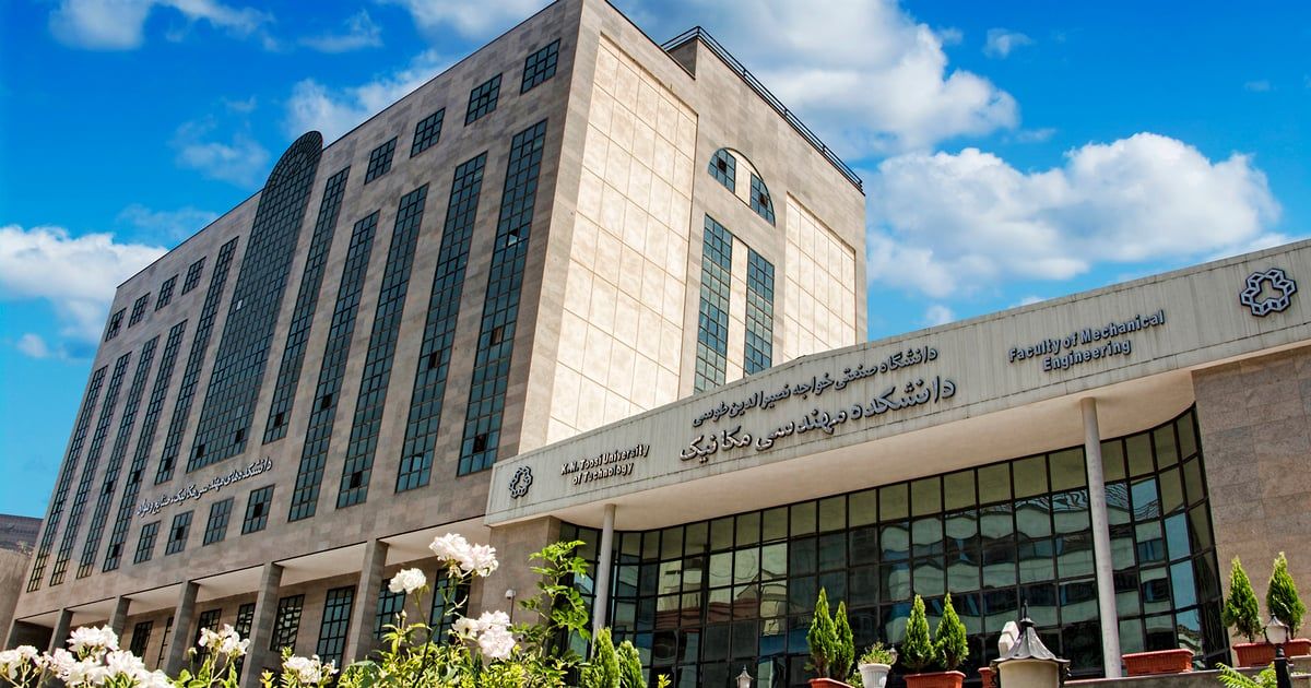 جامعة إيرانية تمنع طلابها من الانضمام لمواقع التواصل الاجتماعي
