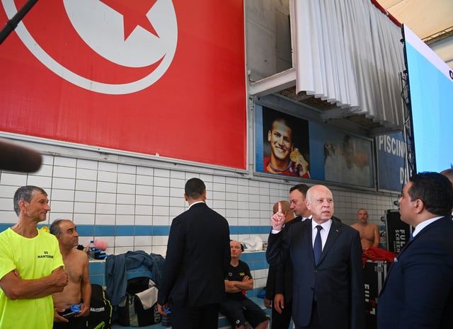 الرئيس التونسي قيس سعيد يخطف الأضواء بظهوره باكيا (صور)‎