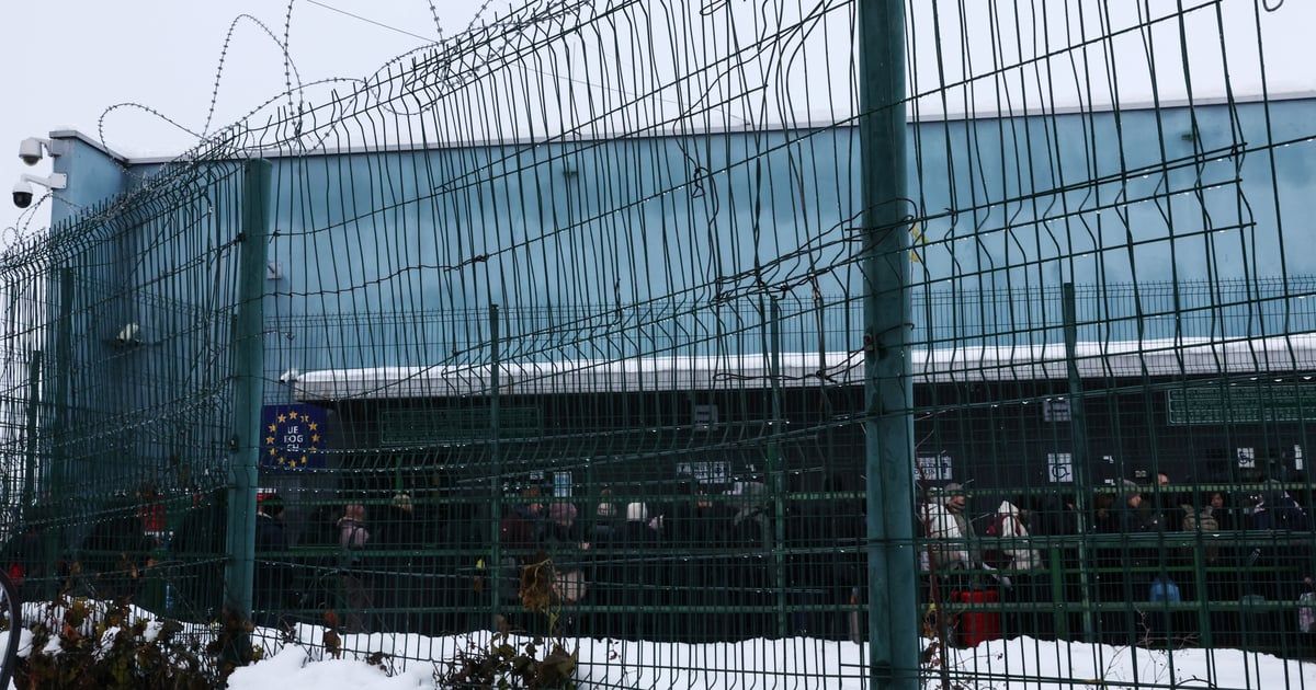 بولندا تخطط لبناء خنادق دفاعية على الحدود مع روسيا