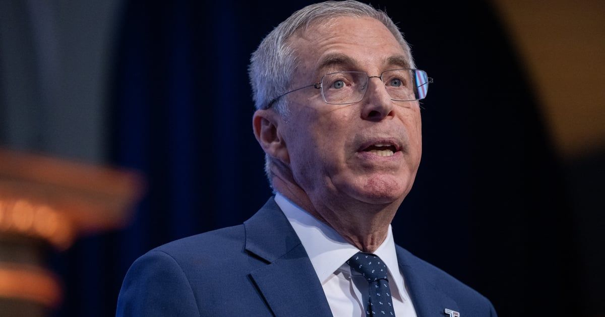 نتنياهو يفكر بالاستغناء عن سفيره في واشنطن