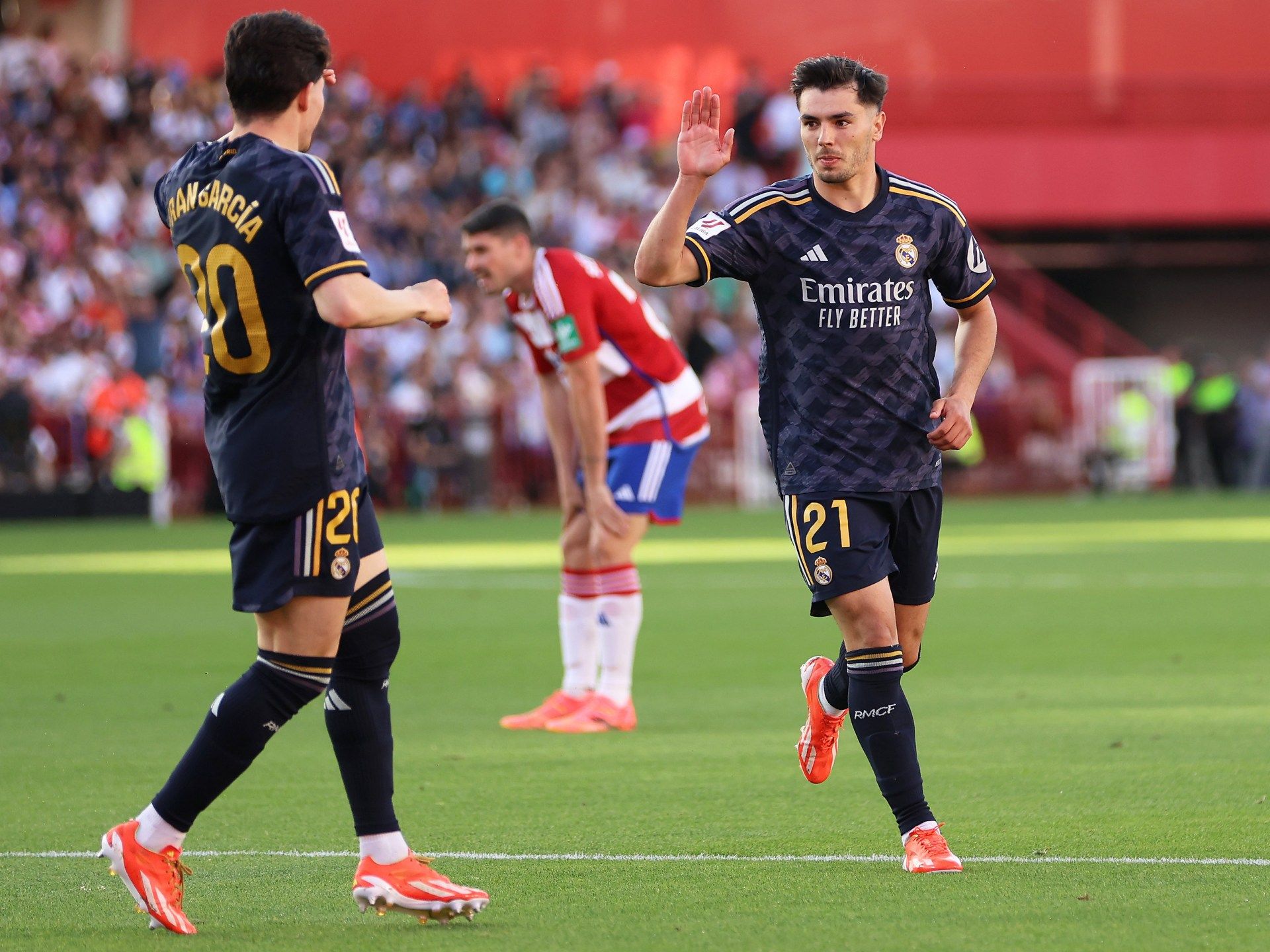 شاهد.. المغربي دياز يسجل ثنائية في فوز ريال مدريد العريض على غرناطة - موقع الخليج الان