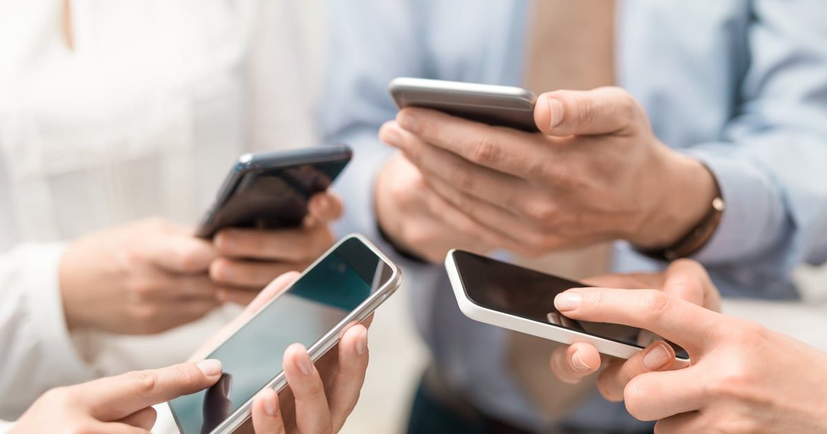 اختبار مدته ثانيتان لمعرفة ما إذا كان لديك "إصبع الهاتف الذكي‎"