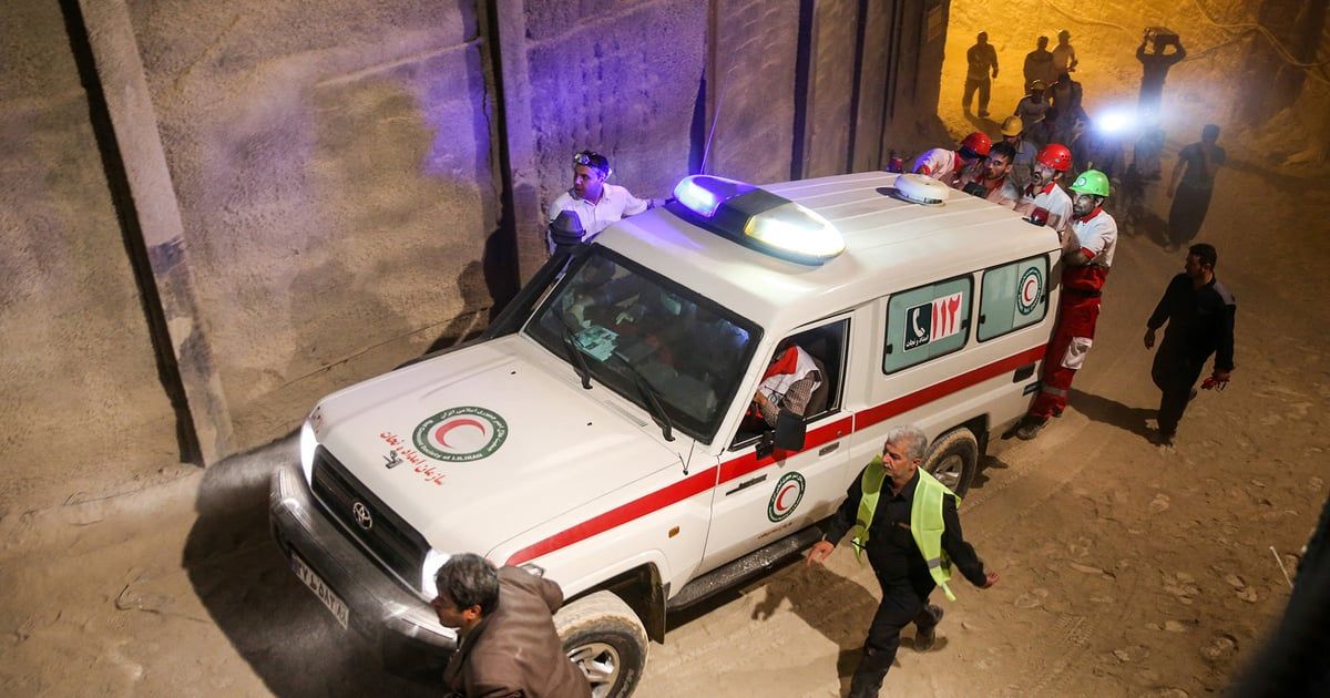 انفجار يدمر مبنى سكنيا وسط طهران (فيديو)