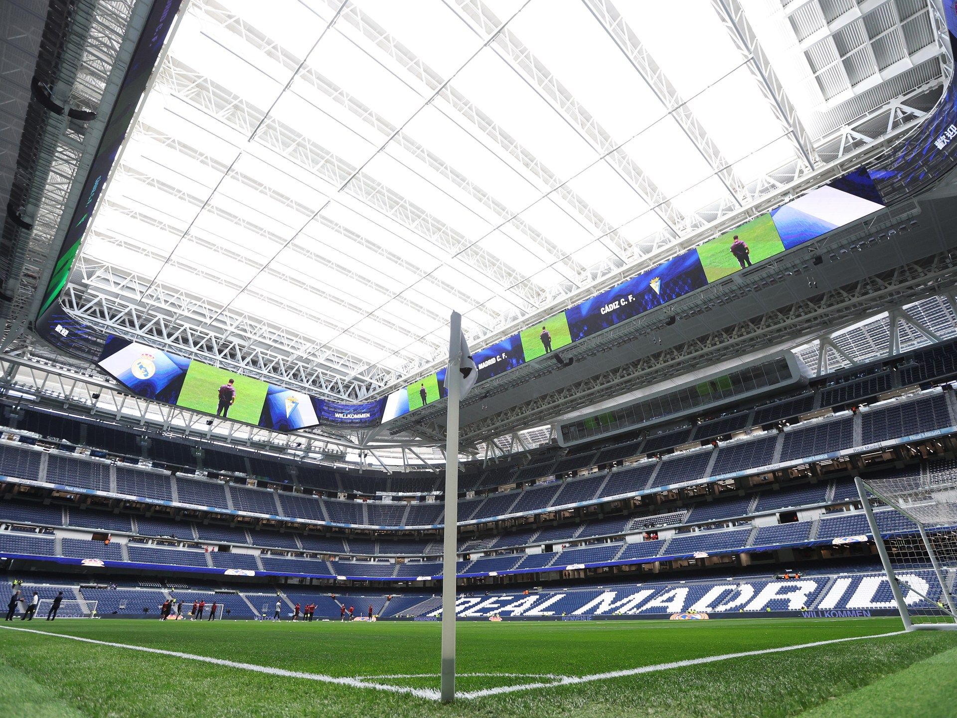 سر الصخب الكبير داخل ملعب سنتياغو برنابيو - موقع الخليج الان