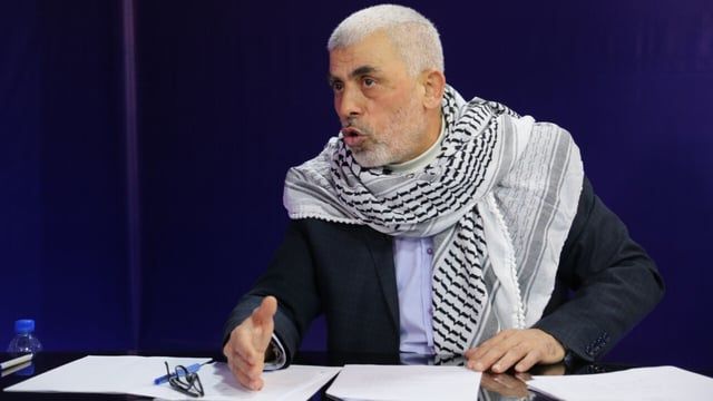 نيويورك تايمز: السنوار المختبئ في أنفاق غزة يتحكم بالمفاوضات