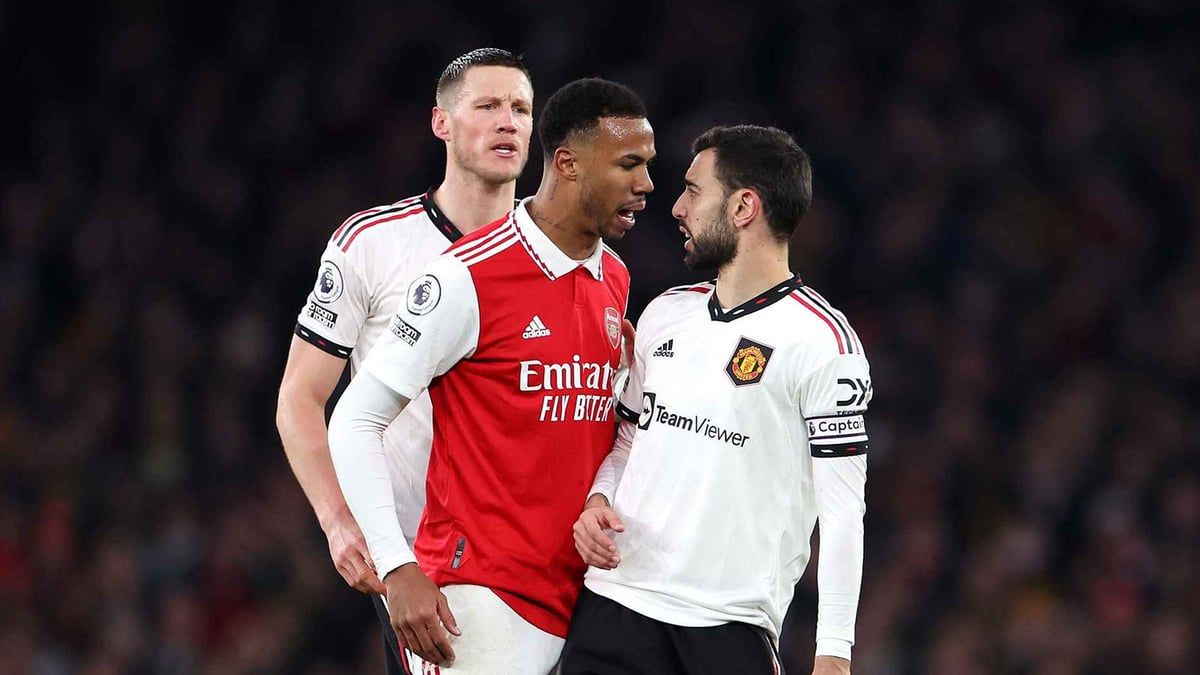 بعد ليفربول يسعى لعرقلة آرسنال.. مانشستر يونايتد يملك مفاتيح بطولات انجلترا