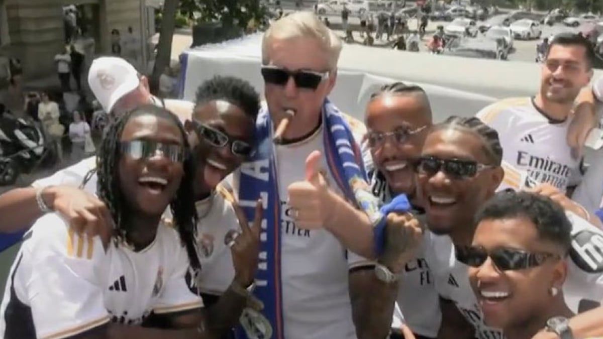 اللقطة المنتظرة.. أنشيلوتي يحتفل بالسيجار والنظارات السوداء (فيديو)