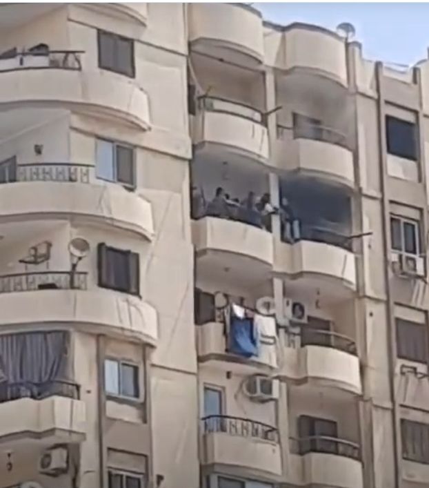 نجاة مصرية بأعجوبة من حريق بمنزلها (صور)