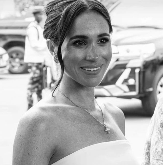 ميغان ماركل تحيي ذكرى الأميرة ديانا بارتداء قلادتها(صور)