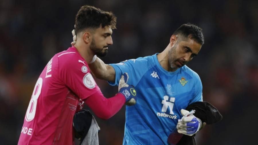 برافو يريد مواصلة اللعب بسن الـ41