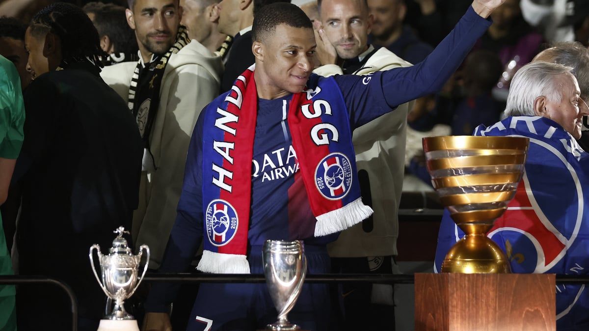 مهاجم ذو أصول جزائرية يستعد لخلافة مبابي في باريس سان جيرمان