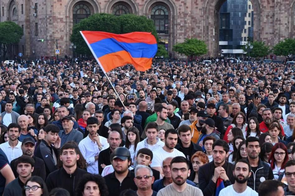 أرمينيا توقف 88 من المحتجين على نقل أراضٍ لأذربيجان