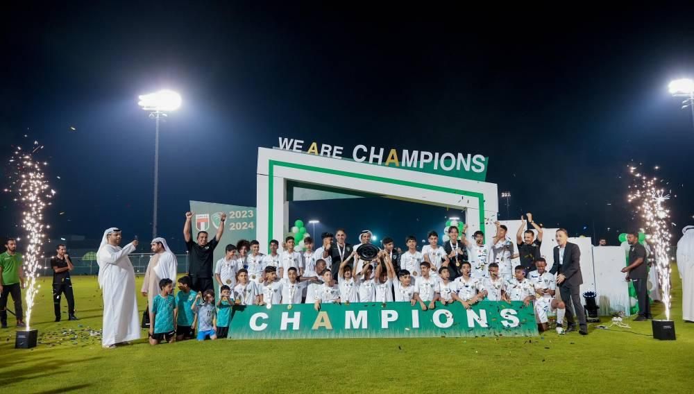 نادي الإمارات يحتفل بتتويج فريقيّ 14 و11 عاماً بطلين للدوري