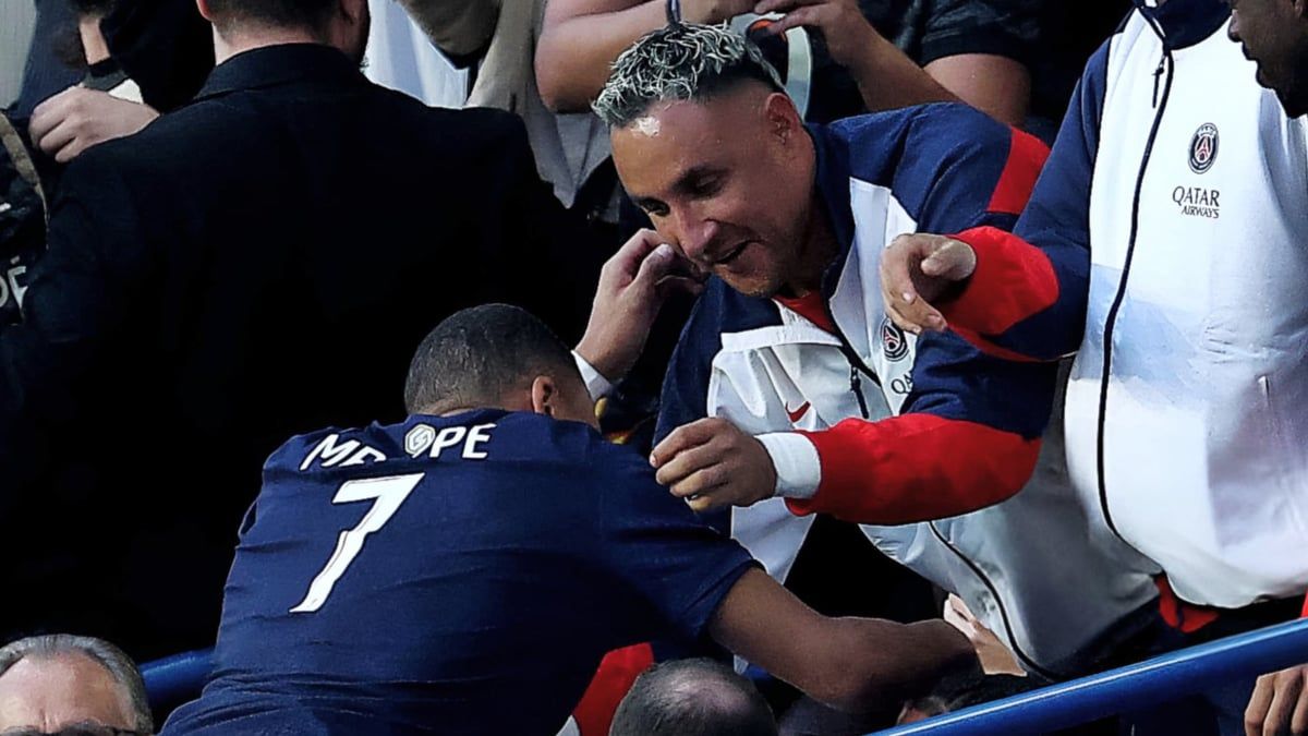 بعد تسجيله الهدف الوداعي.. تعرف على الشخص الذي احتفل معه مبابي (فيديو)