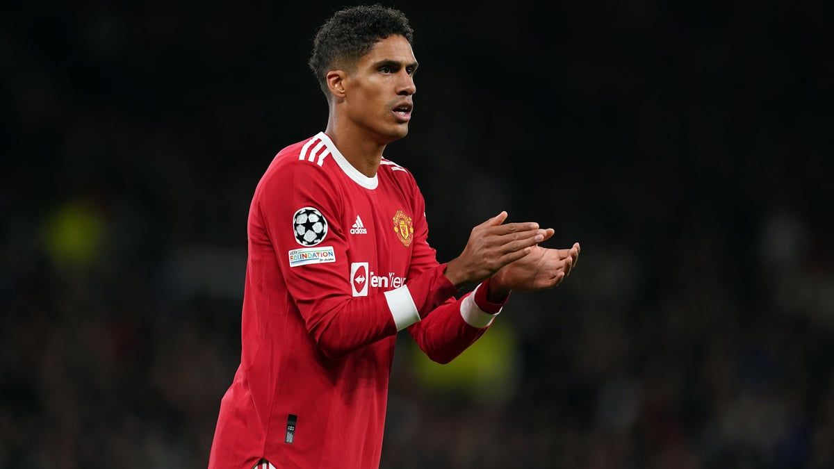 رسميًّا: مانشستر يونايتد يعلن رحيل فاران