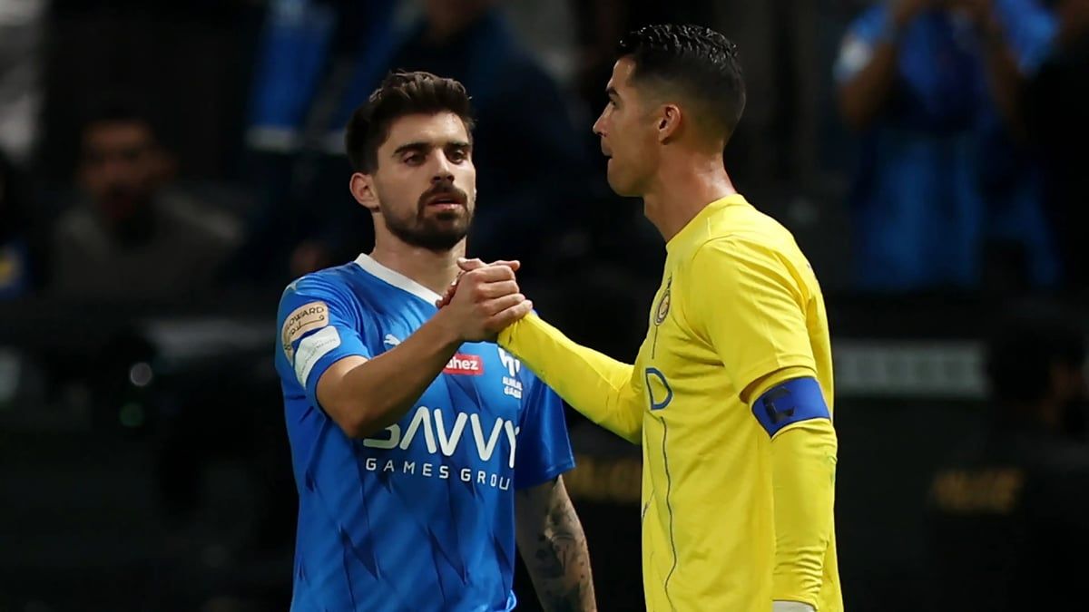 مفاجأة مدوية في أزمة الممر الشرفي بين النصر والهلال والسعوديين